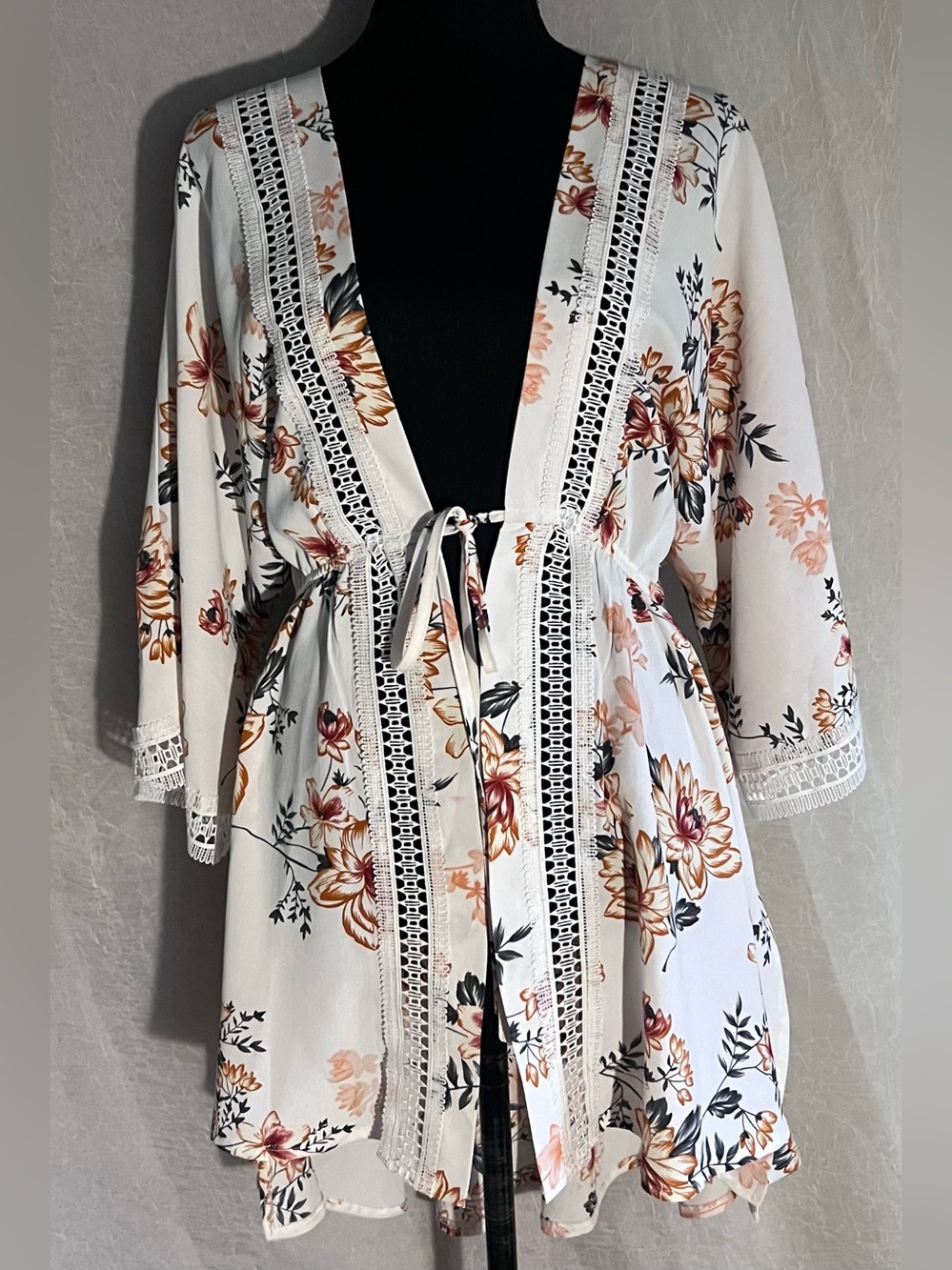 Floral Lace-Trim light weight cardigan - White with Peach Floral